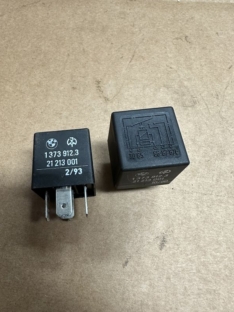 Relais Original schwarz 1373912.3