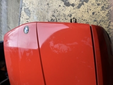 Motorhaube hennarot