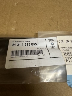 Fensterschachtabdichtung aussen rechts 2 Türer NEU 51 21 1 913 056