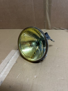 gelbe Scheinwerfer Fernlicht gelb Fahrerseite