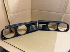 Scheinwerfergrill Kühlergrill LI + RE Frontgrill Ziergitter Original1876091 1876092