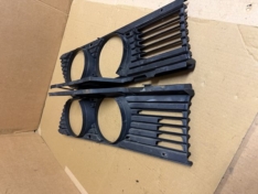 Scheinwerfergrill Kühlergrill LI + RE Frontgrill Ziergitter Original1876091 1876092