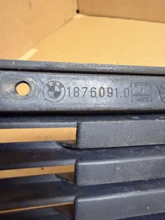 Scheinwerfergrill Kühlergrill LI + RE   Frontgrill Ziergitter Original1876091 1876092