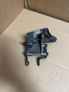 Lagerbock Servolenkung Servopumpe Halter Lichtmaschine 1264643