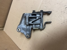 Lagerbock Servolenkung Servopumpe Halter Lichtmaschine 1264643